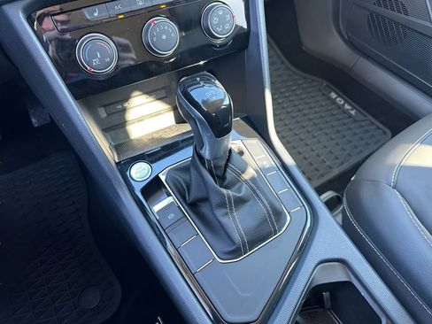 Used 2023 Volkswagen Taos SE image 19