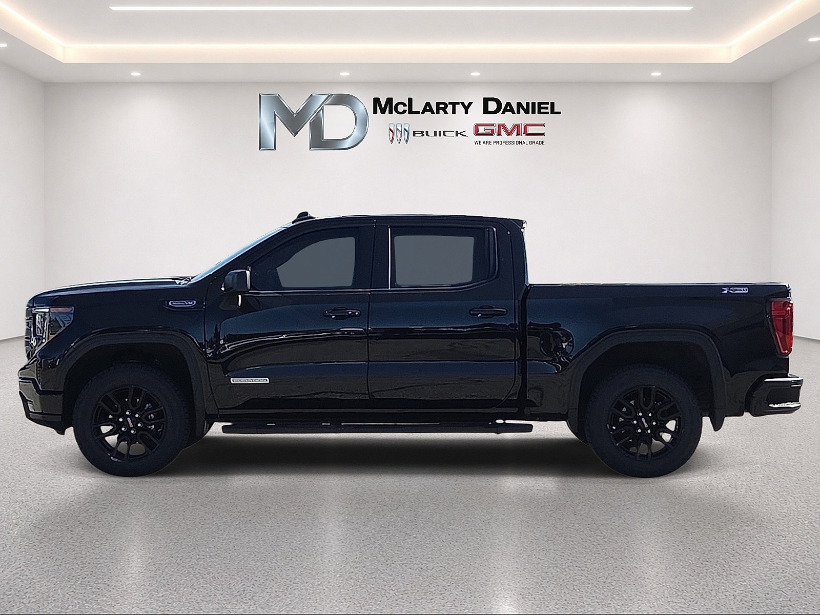 Used 2022 GMC Sierra 1500 Elevation w/ X31 Off-Road Package AWD/4WD image 2