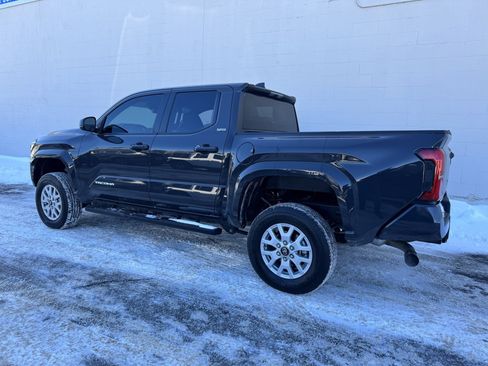 Used 2025 Toyota Tacoma SR5 image 3