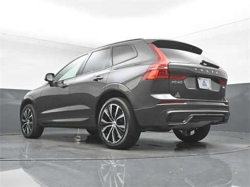 Used 2025 Volvo XC60 B5 Plus image 39