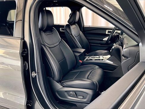 Used 2020 Ford Explorer ST w/ ST Street Pack image 6