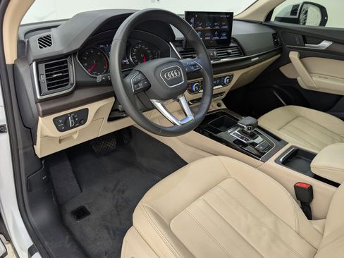 Used 2021 Audi Q5 Premium w/ Convenience Package image 4