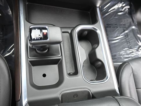 Used 2022 GMC Sierra 1500 SLT w/ SLT Convenience Package image 21