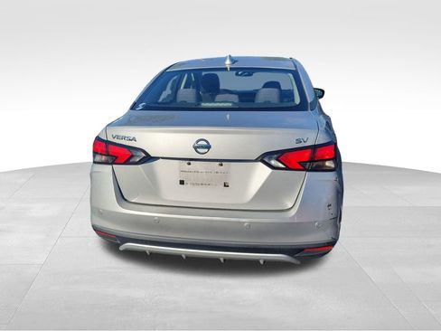 Used 2021 Nissan Versa SV FWD image 14