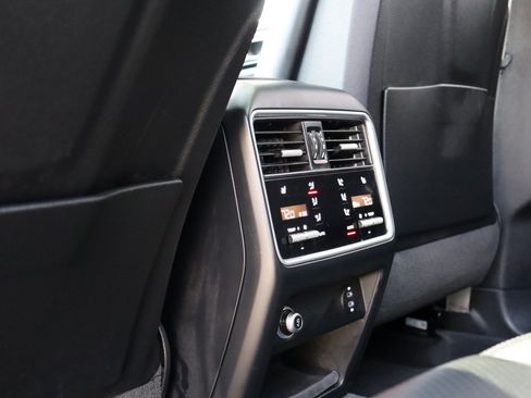Used 2022 Porsche Cayenne Platinum Edition w/ Premium Package Plus AWD/4WD image 33