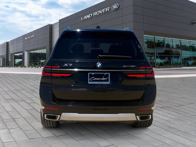 Used 2025 BMW X7 xDrive40i AWD/4WD image 4