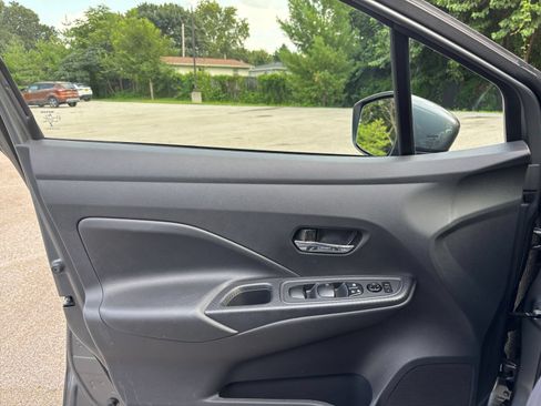 Used 2025 Nissan Versa SV FWD image 18