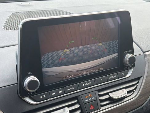 Used 2025 Nissan Altima 2.5 SV FWD image 8