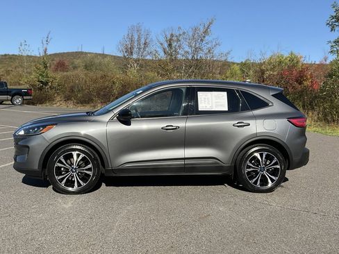 Used 2022 Ford Escape SE w/ SE Sport Appearance Package image 27