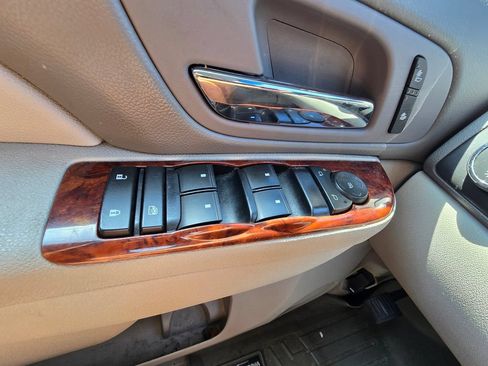 Used 2014 Chevrolet Tahoe LT RWD image 23