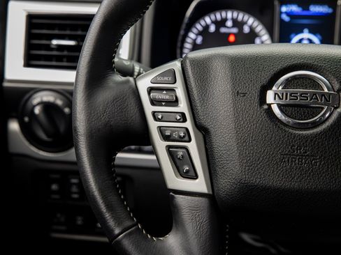 Used 2019 Nissan Titan PRO-4X image 40