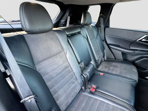 Used 2024 Mitsubishi Outlander SE image 28