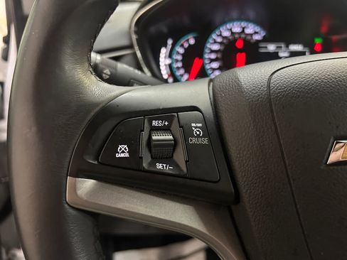 Used 2022 Chevrolet Trax LT w/ LT Convenience Package image 21