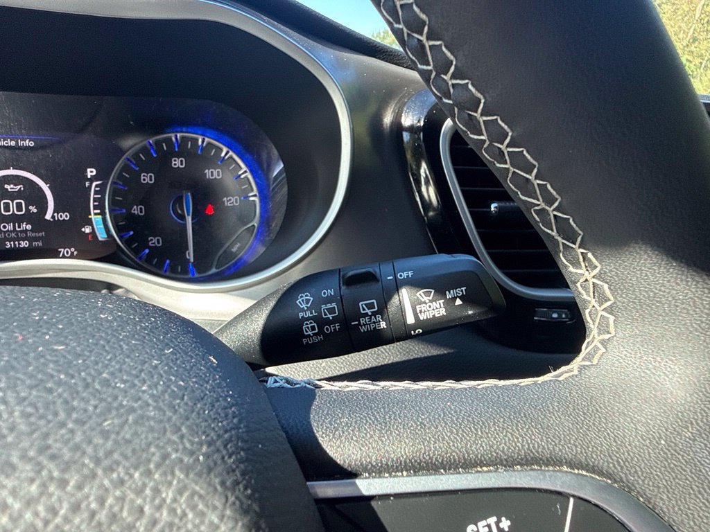 Used 2025 Chrysler Pacifica Select FWD image 17