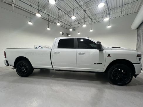 Used 2025 RAM 2500 Laramie AWD/4WD image 9