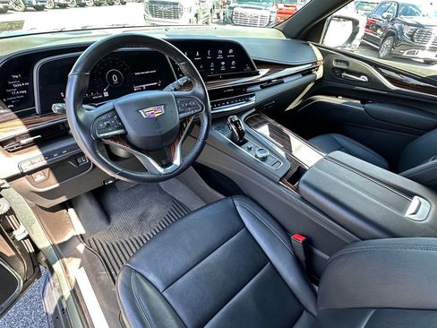 Used 2024 Cadillac Escalade Luxury AWD/4WD image 23