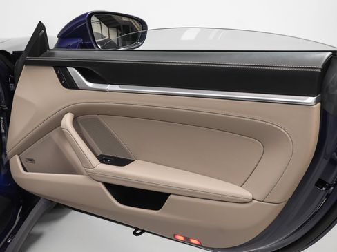 Certified 2025 Porsche 911 Carrera RWD image 34