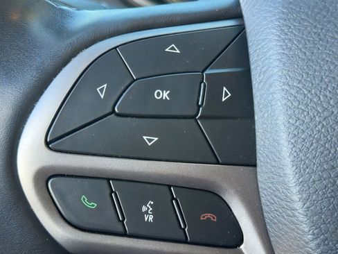 Used 2021 Jeep Cherokee Latitude Plus image 20