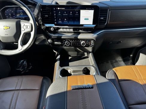 Used 2025 Chevrolet Silverado 3500 High Country w/ High Country Premium Package image 2