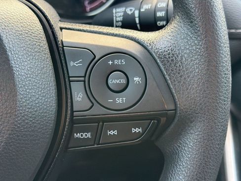 Used 2024 Toyota RAV4 XLE FWD image 31