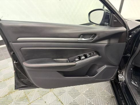 Used 2024 Nissan Altima 2.5 SR w/ SR Premium Package FWD image 10