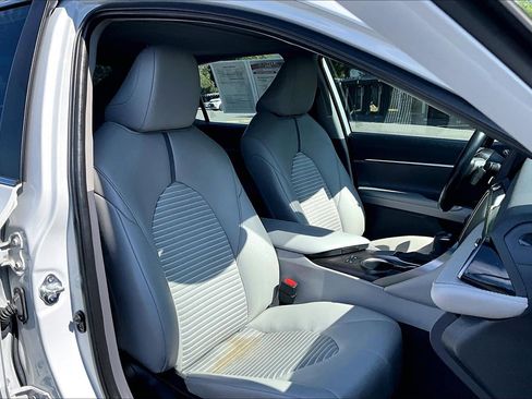 Used 2023 Toyota Camry SE w/ Cold Weather Package image 7