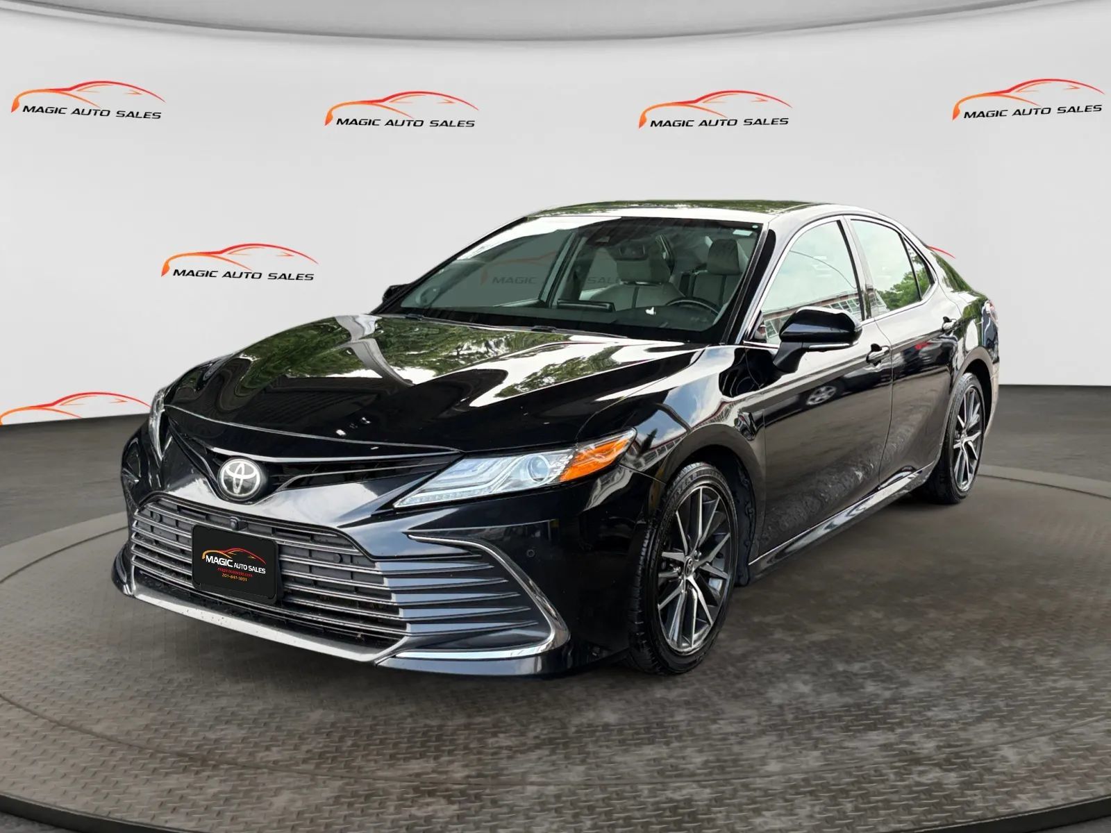 Used 2021 Toyota Camry XLE w/ Navigation Package AWD/4WD image 1