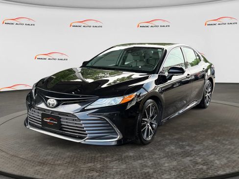 Used 2021 Toyota Camry XLE w/ Navigation Package AWD/4WD image 1