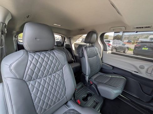 Used 2023 Toyota Sienna XLE image 18