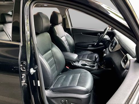 Used 2019 Kia Sorento SX w/ SX Touring Package AWD/4WD image 8
