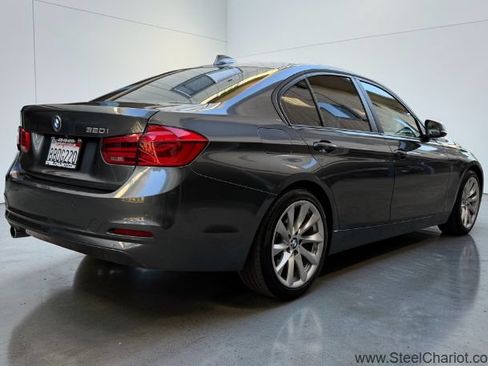 Used 2018 BMW 320i Sedan RWD image 6