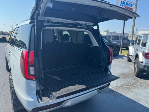 Used 2025 Ford Expedition Platinum AWD/4WD image 15