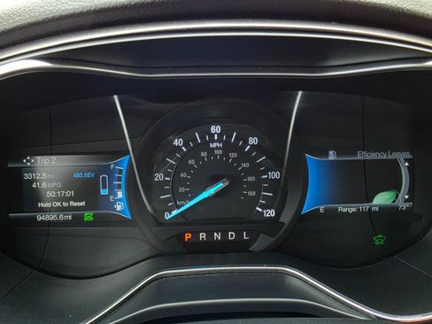 Used 2017 Ford Fusion SE FWD image 25