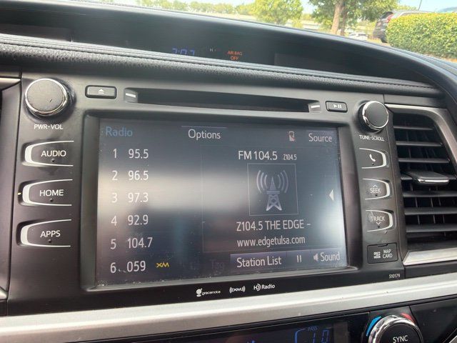 Used 2017 Toyota Highlander XLE AWD/4WD image 13