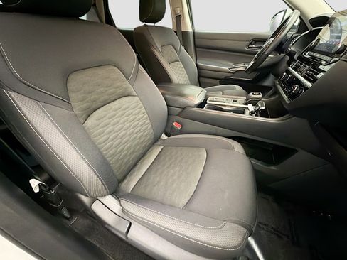 Used 2024 Nissan Pathfinder SV image 15