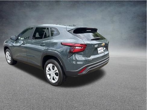 Used 2025 Chevrolet Trax LS w/ Driver Confidence Package FWD image 7