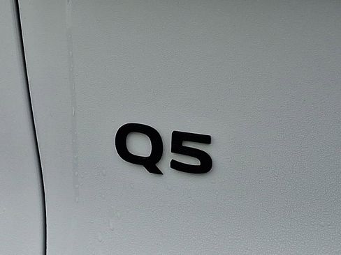 Used 2025 Audi Q5 Premium Plus w/ Premium Plus image 32