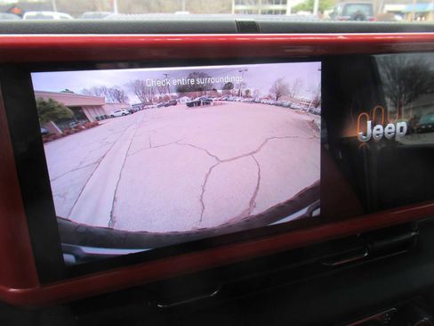 Used 2024 Jeep Wrangler Unlimited Rubicon image 32