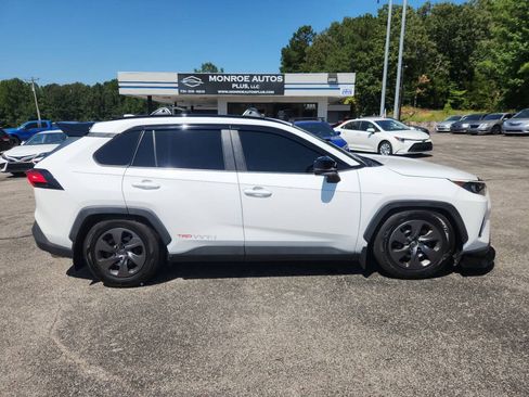 Used 2019 Toyota RAV4 LE FWD image 1