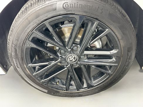 Used 2025 Toyota Camry SE FWD image 11