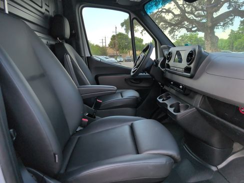 Used 2023 Mercedes-Benz Sprinter 1500 image 7