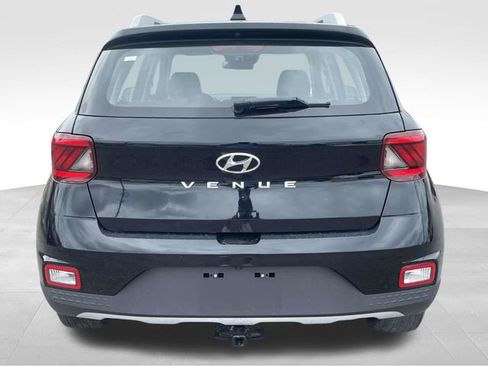 Used 2022 Hyundai Venue SEL FWD image 3