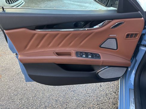 Used 2022 Maserati Quattroporte Modena Q4 image 12