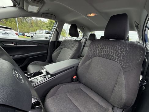 Used 2025 Toyota Camry SE image 21