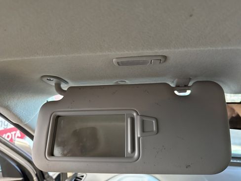 Used 2025 Hyundai Venue SE image 41