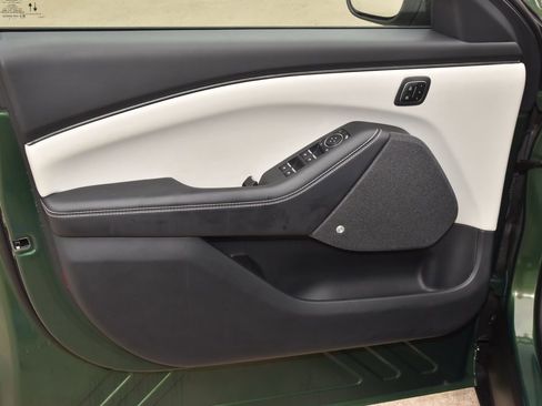 Certified 2025 Ford Mustang Mach-E Premium image 33