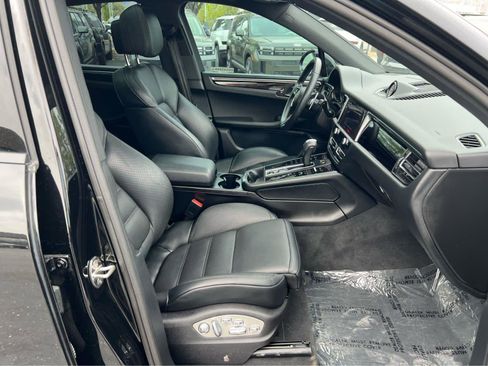 Used 2024 Porsche Macan AWD/4WD image 17