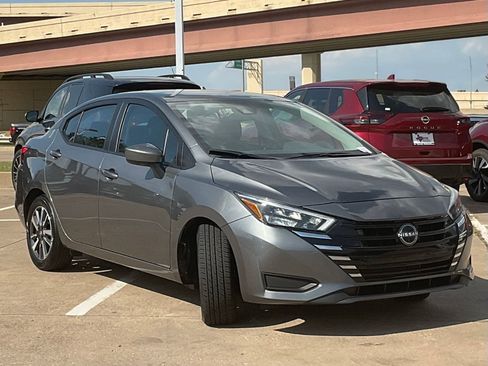 Used 2025 Nissan Versa SV FWD image 3