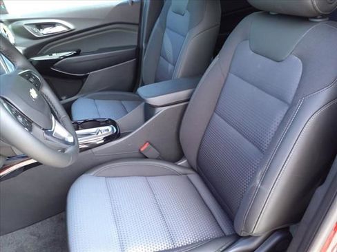 New 2025 Chevrolet Trax LT w/ LT Convenience Package image 3