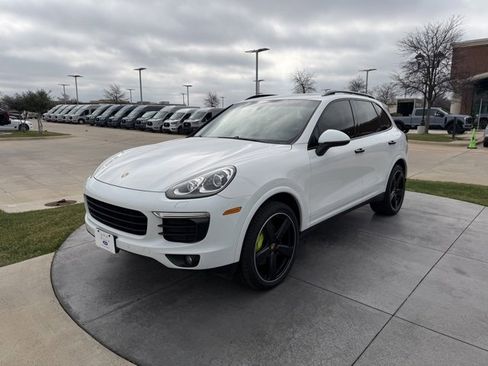 Used 2018 Porsche Cayenne S image 3